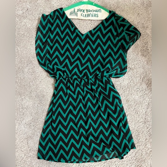 Buttons Green and Black zigzag mini dress. Size small - Picture 1 of 8